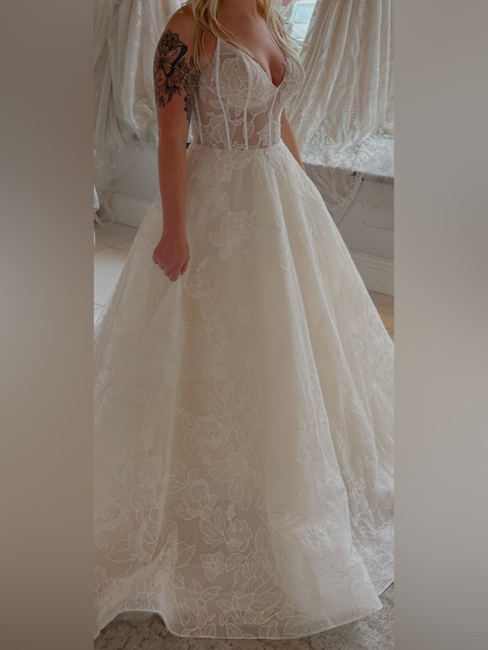 Ivory Floral Lace Ball Gown Wedding Dress